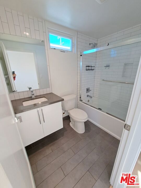 5631 Whitnall Highway Property Photo 19