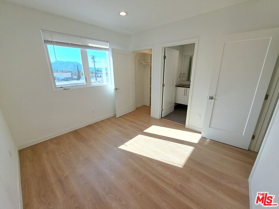 5631 Whitnall Highway Property Photo 21