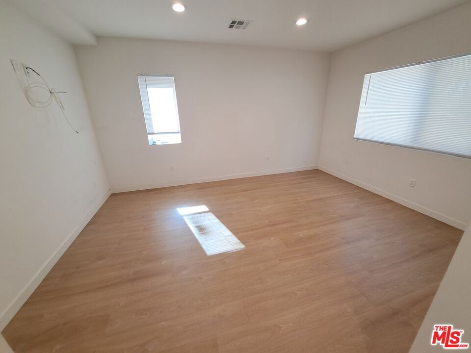 5631 Whitnall Highway Property Photo 24