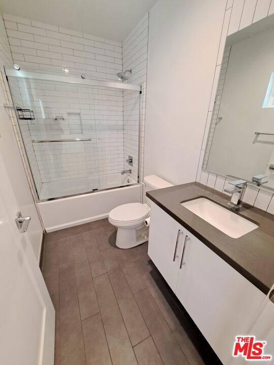 5631 Whitnall Highway Property Photo 25