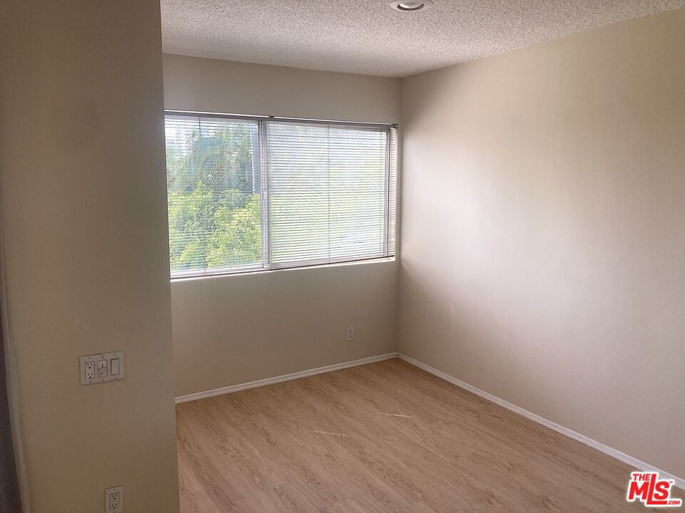 1025 N Kings Road 313 Property Photo 7