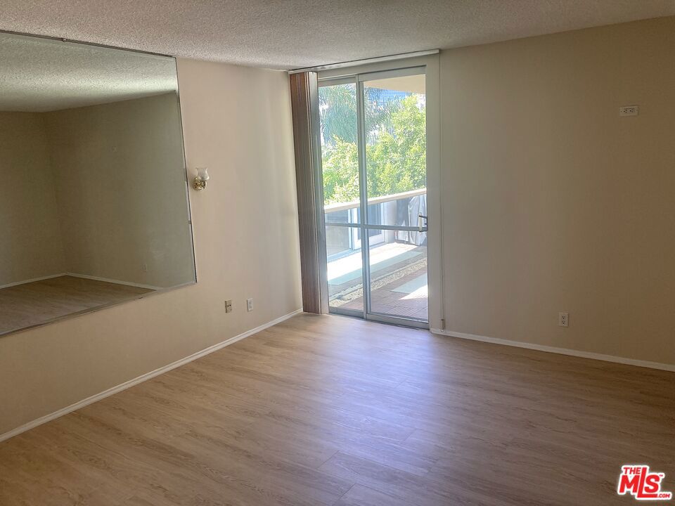 1025 N Kings Road 313 Property Photo 15