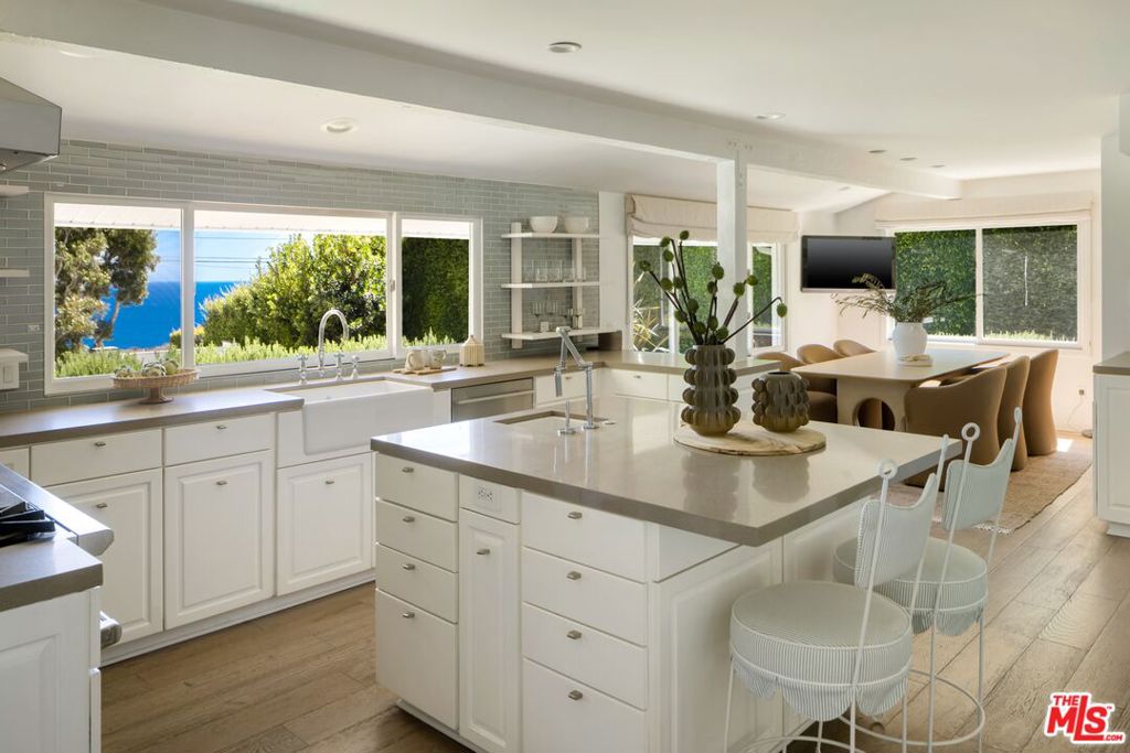 29225 Cliffside Drive Property Photo 11