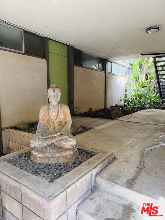 2000 Ivar Avenue #2 Property Photo 2