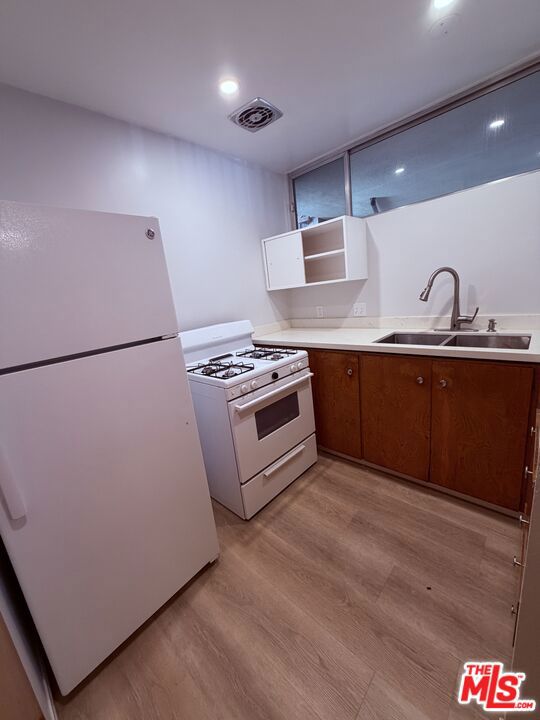 2000 Ivar Avenue #2 Property Photo 4