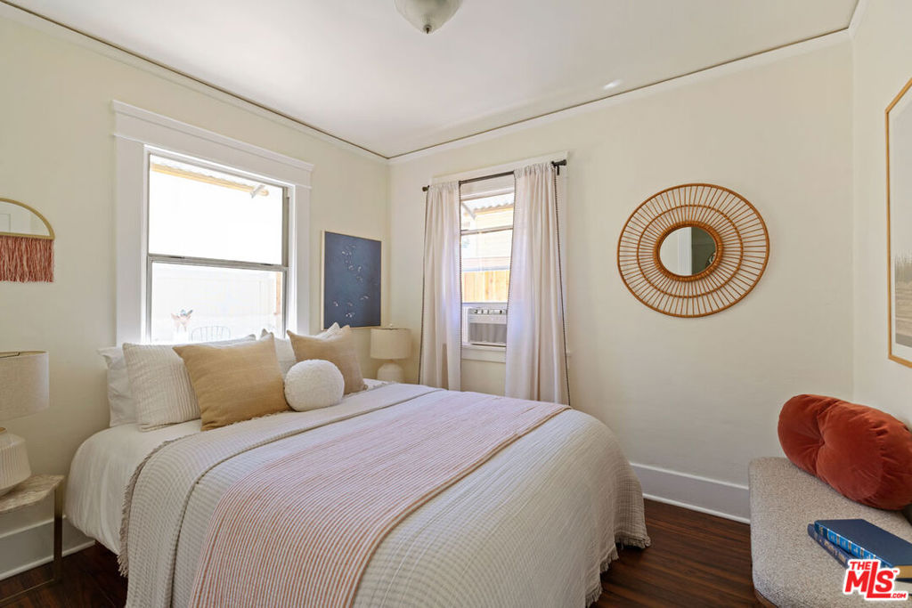 1560 Morton Avenue Property Photo 15