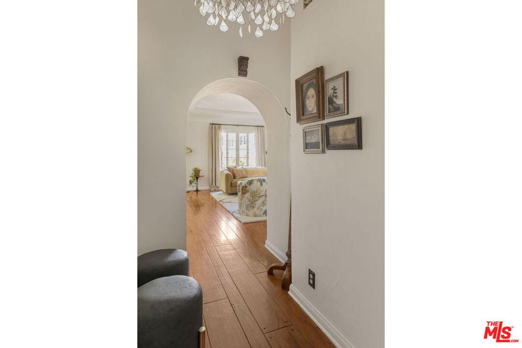 450 N Sycamore Avenue 4 Property Photo 8