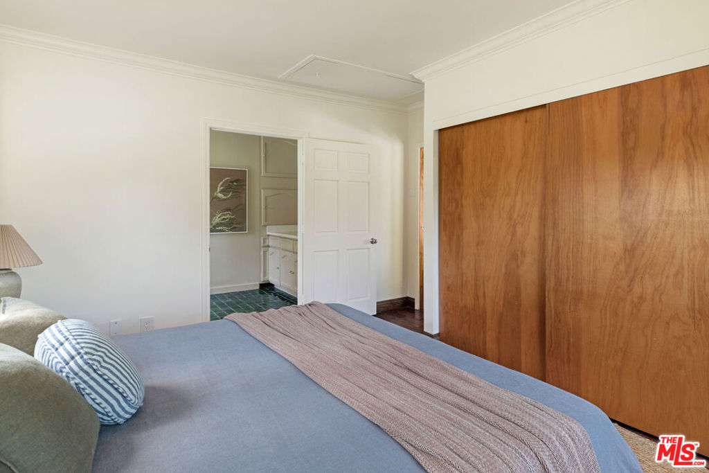 853 Tipton Terrace Property Photo 12