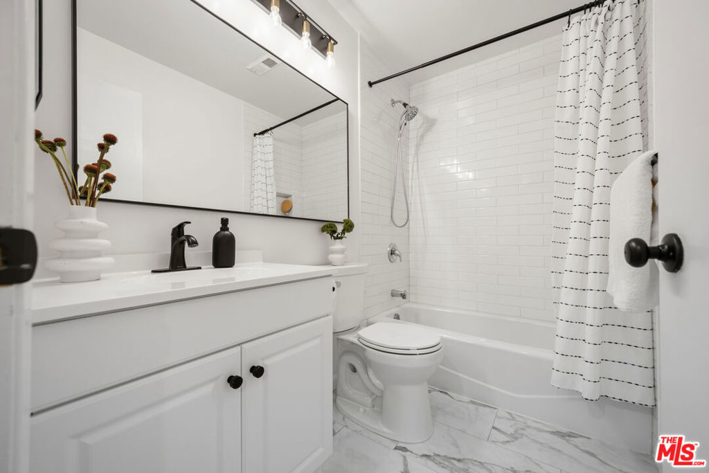 1312 S Saltair Avenue 106 Property Photo 21