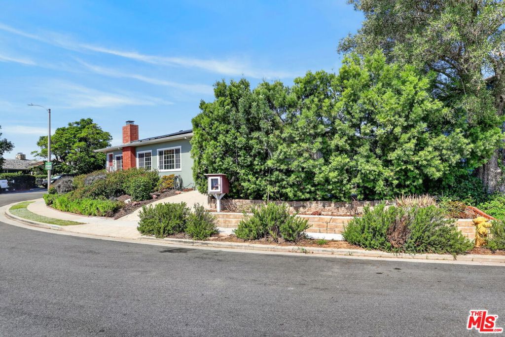 5551 Arch Crest Drive Property Photo 4