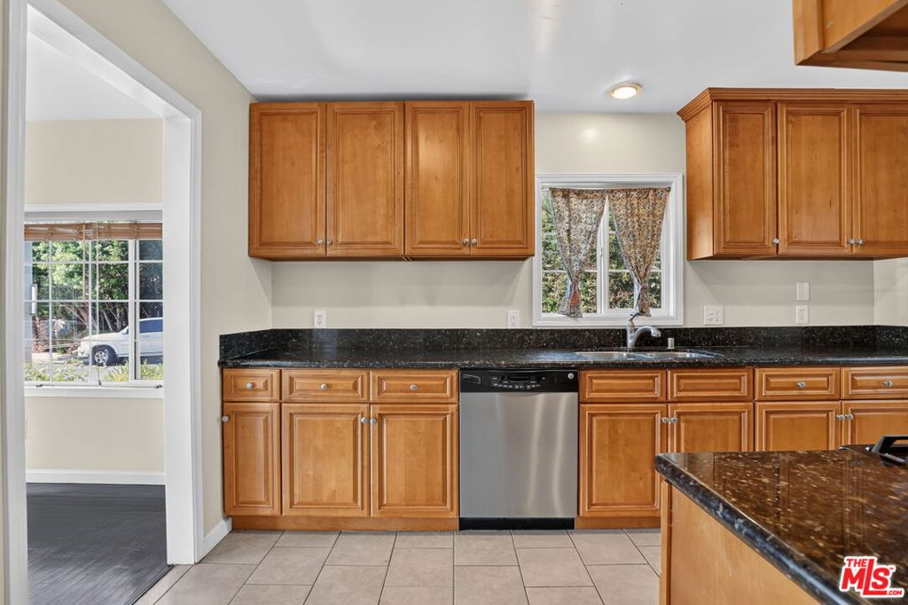 5551 Arch Crest Drive Property Photo 11