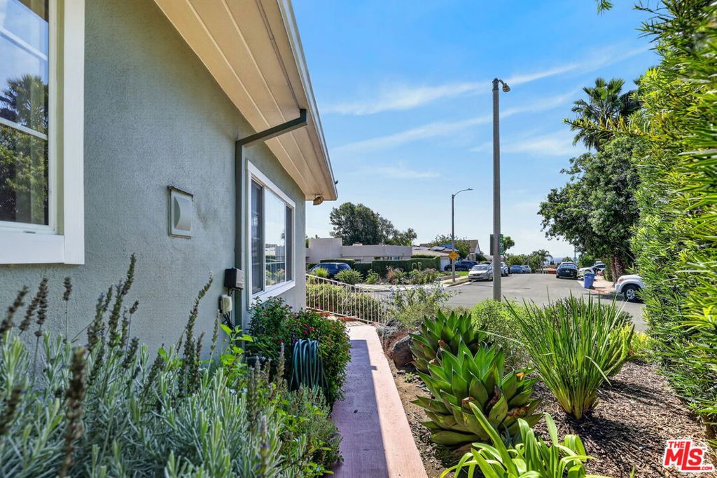5551 Arch Crest Drive Property Photo 32