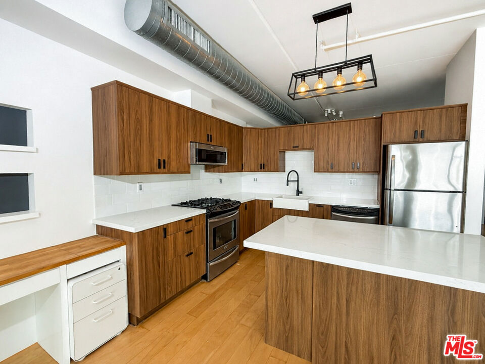 1100 S Hope Street 1510 Property Photo 7