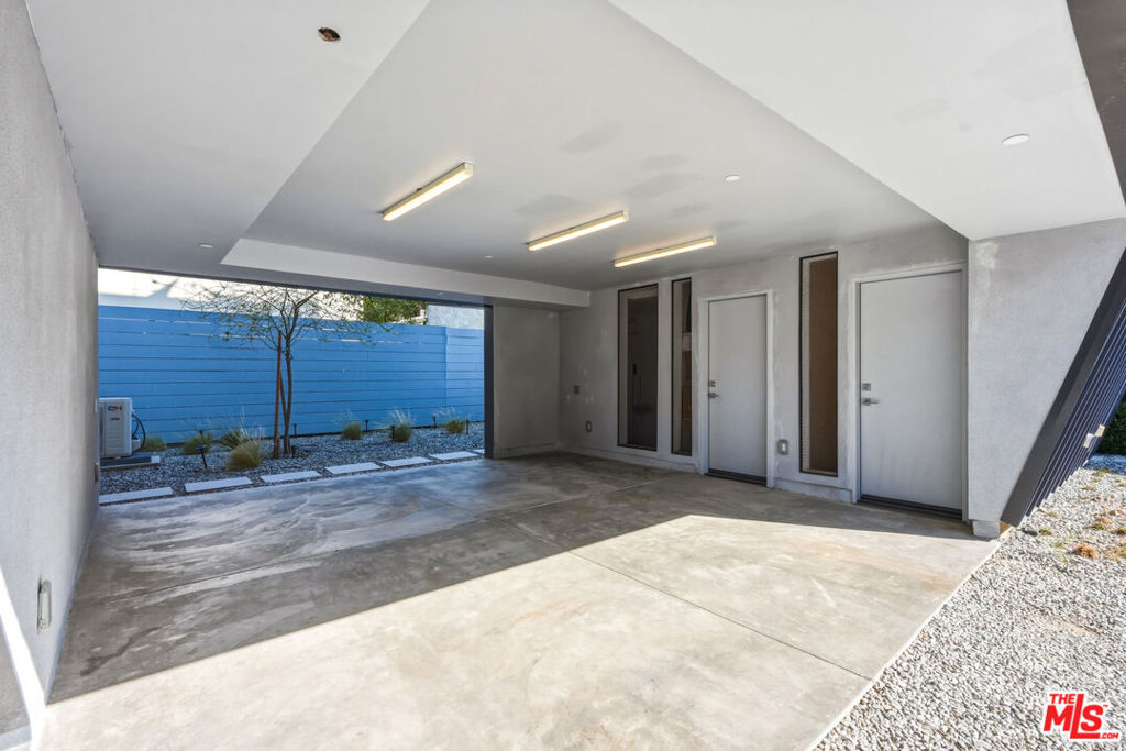 1282 S Cloverdale Avenue Property Photo 22