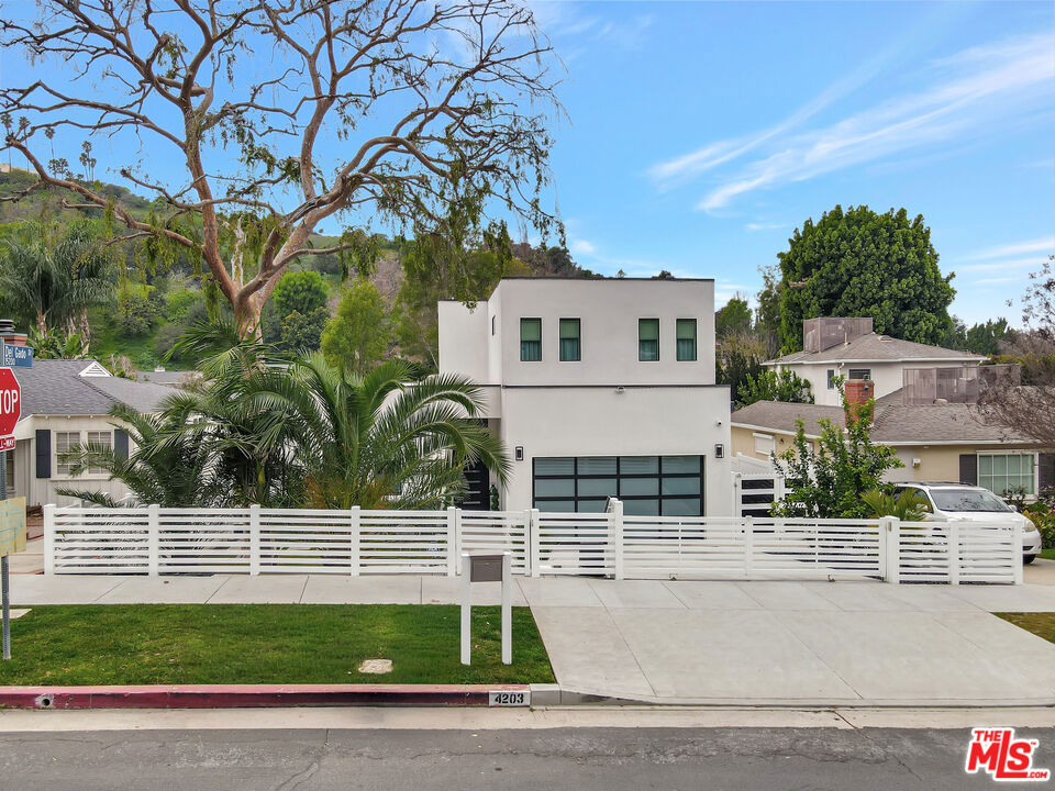 4203 Saugus Avenue Property Photo 1