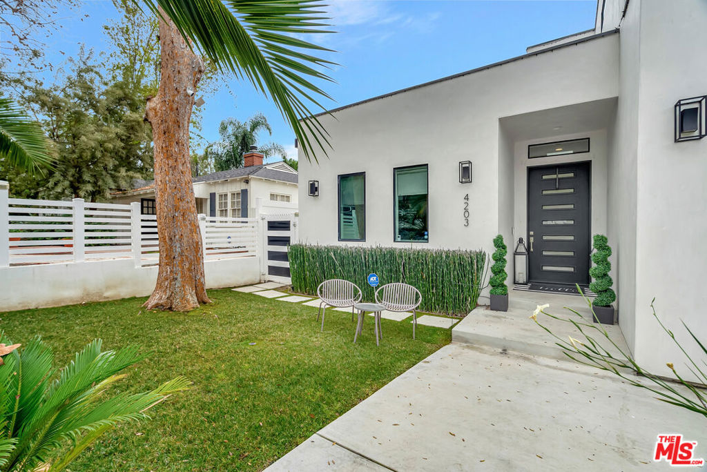 4203 Saugus Avenue Property Photo 3