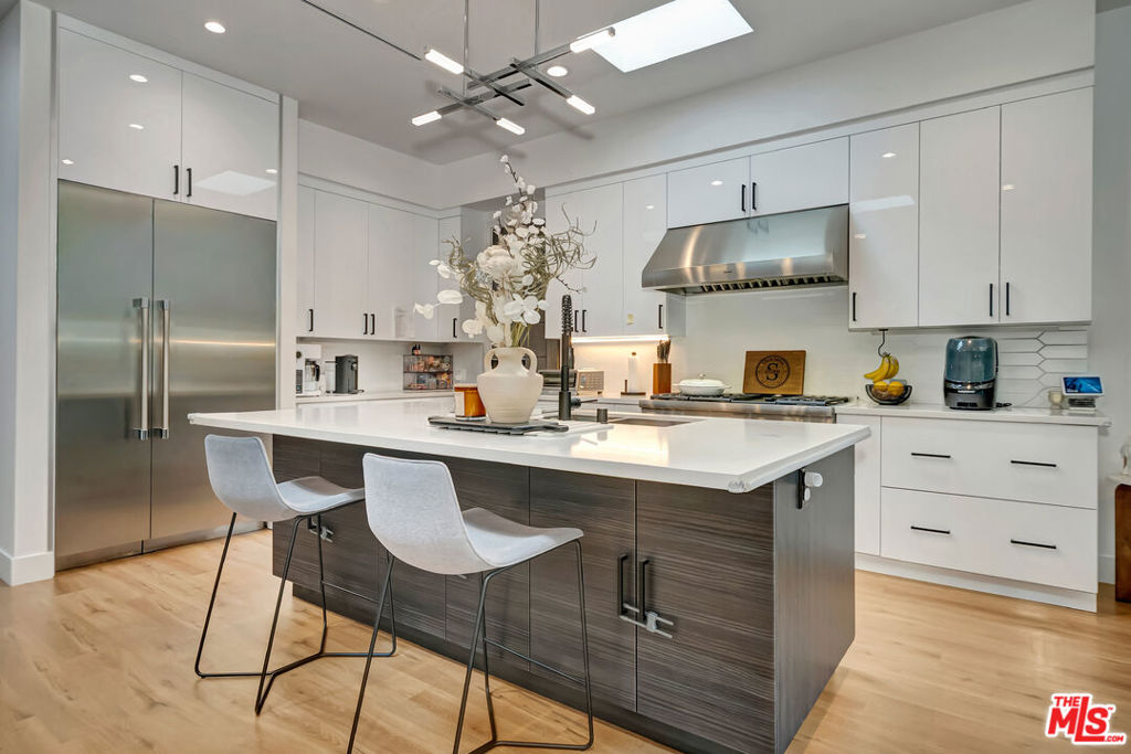 4203 Saugus Avenue Property Photo 5