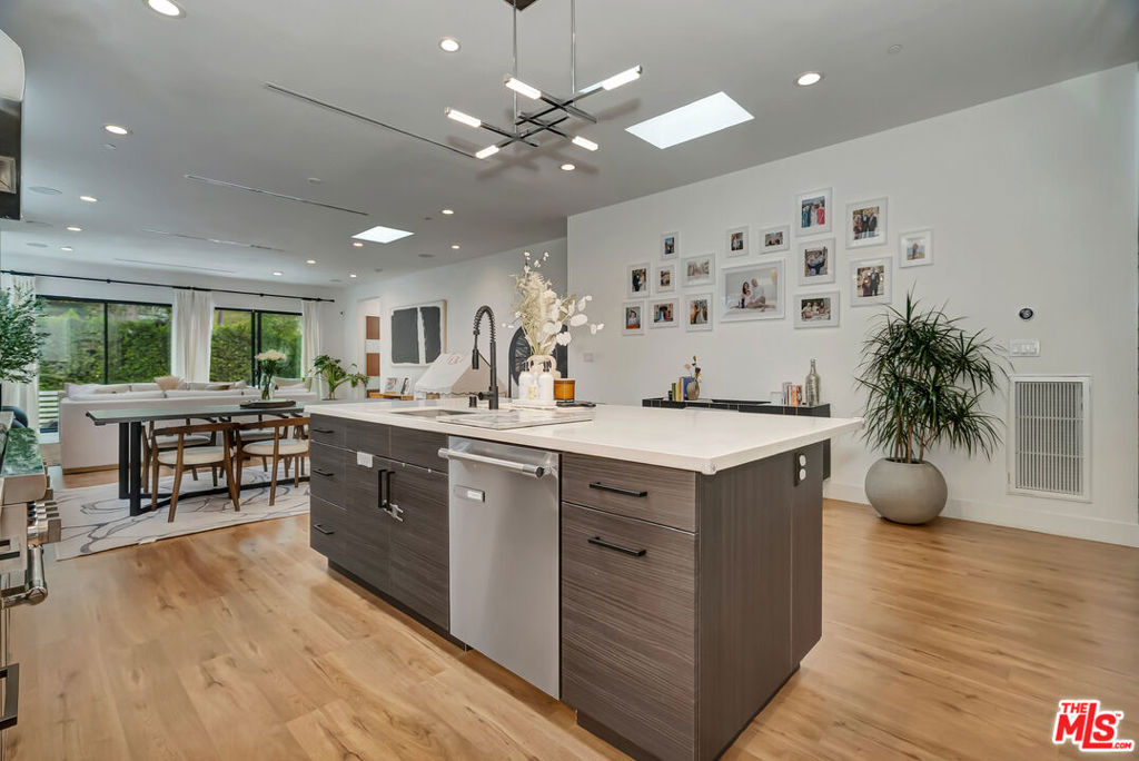 4203 Saugus Avenue Property Photo 8