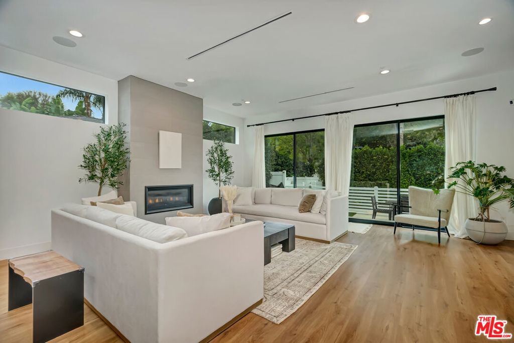 4203 Saugus Avenue Property Photo 11