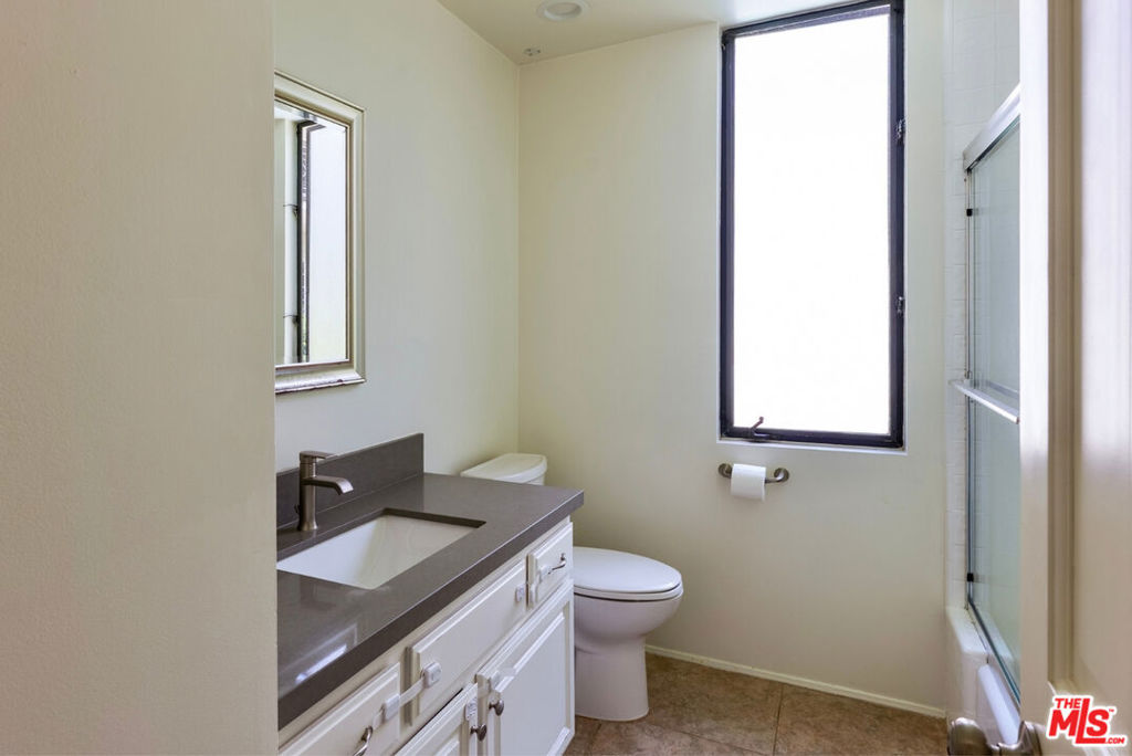 11755 Montana Avenue 208 Property Photo 16
