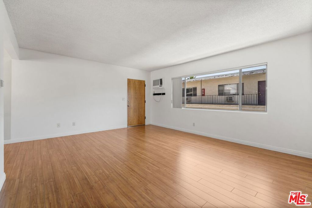 50 S Meridith Ave 4 Property Photo 2