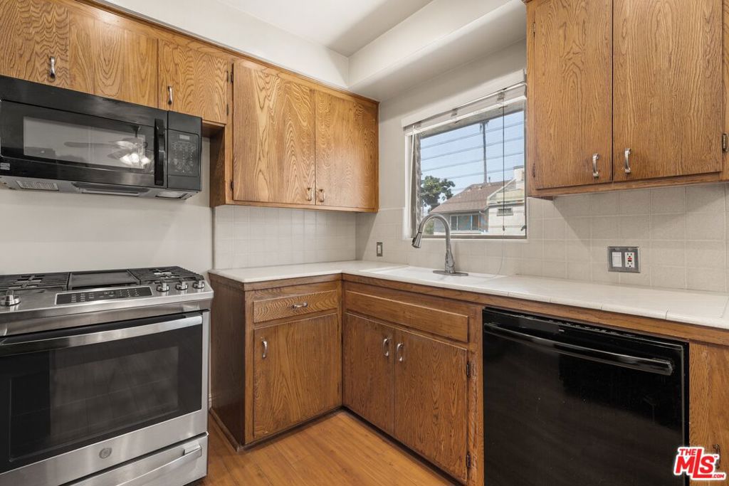 50 S Meridith Ave 4 Property Photo 10