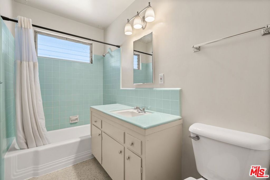 50 S Meridith Ave 4 Property Photo 17