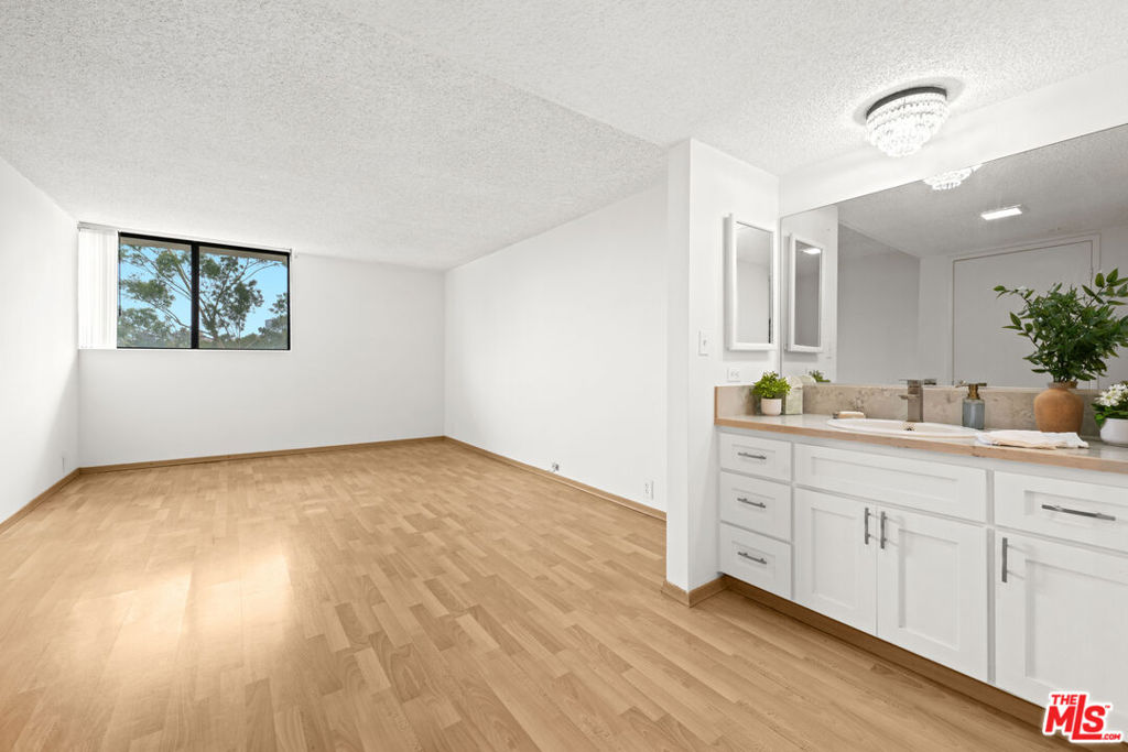 10535 Wilshire Boulevard 810 Property Photo 22