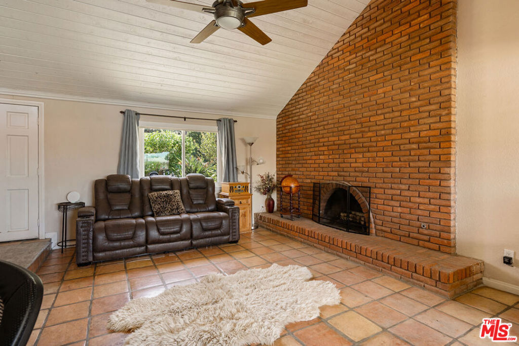 12750 Wilmac Avenue Property Photo 6