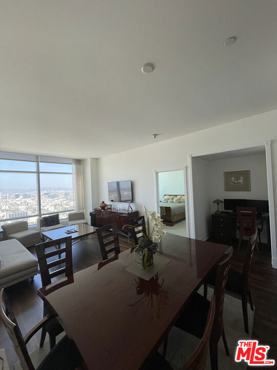 900 W Olympic Boulevard 39f Property Photo 9