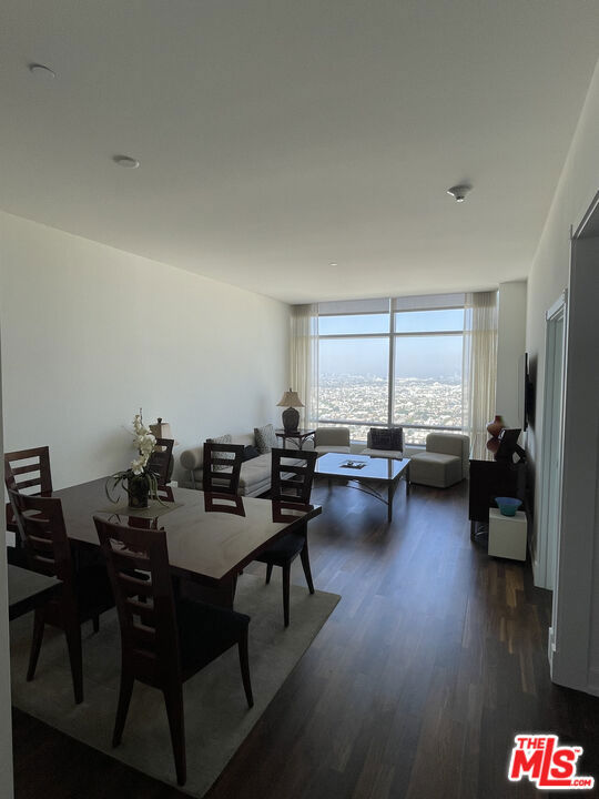900 W Olympic Boulevard 39f Property Photo 10