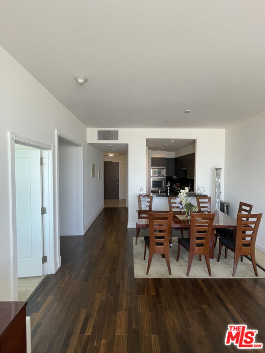 900 W Olympic Boulevard 39f Property Photo 11