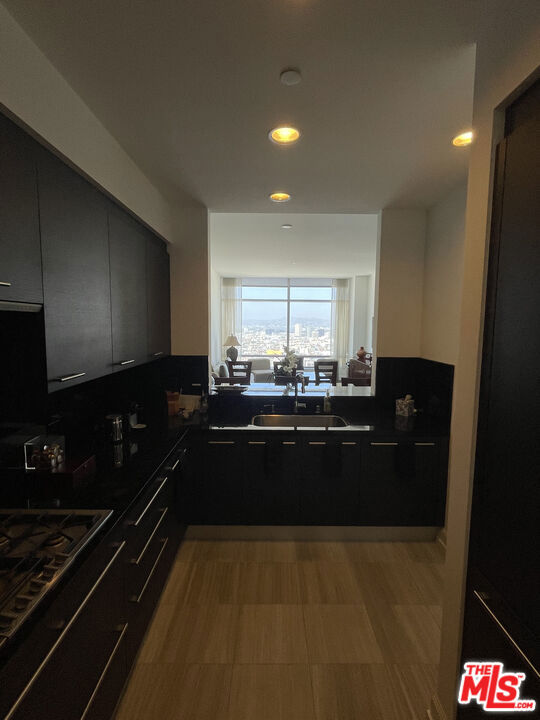 900 W Olympic Boulevard 39f Property Photo 14