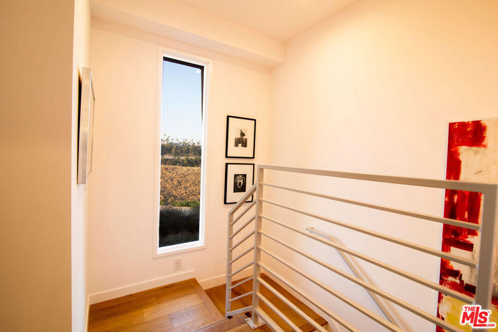 1015 Figueroa Terrace 22 Property Photo 6