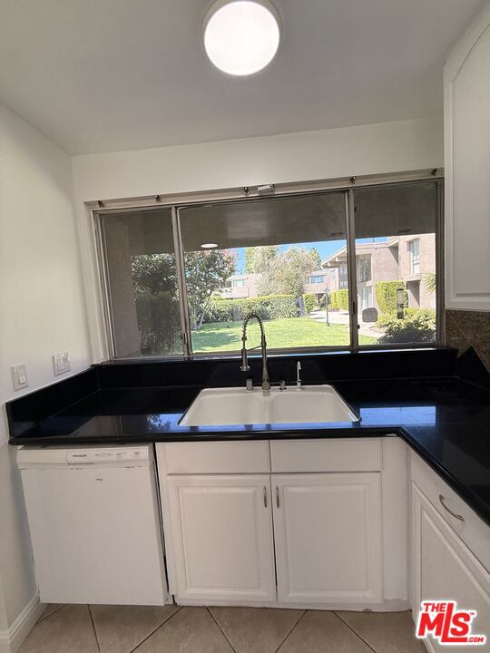 18110 Killllion Street 10 Property Photo 5