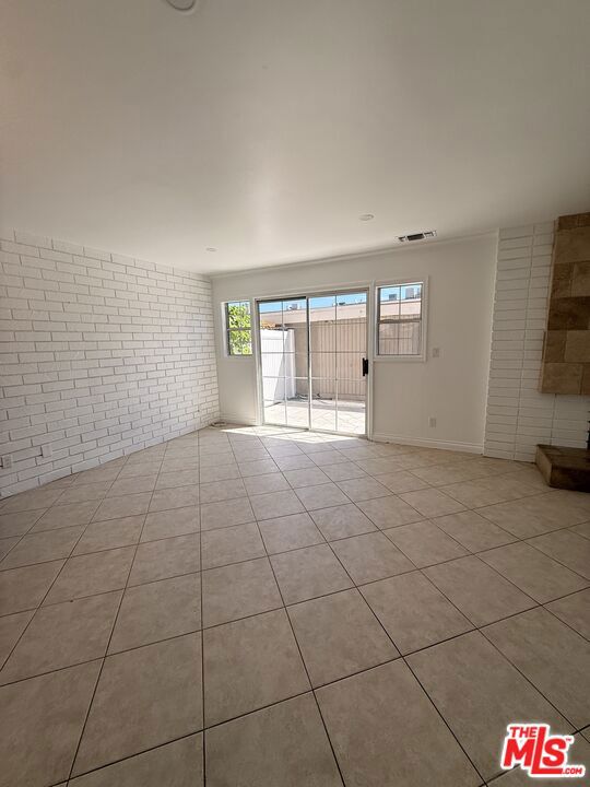 18110 Killllion Street 10 Property Photo 7