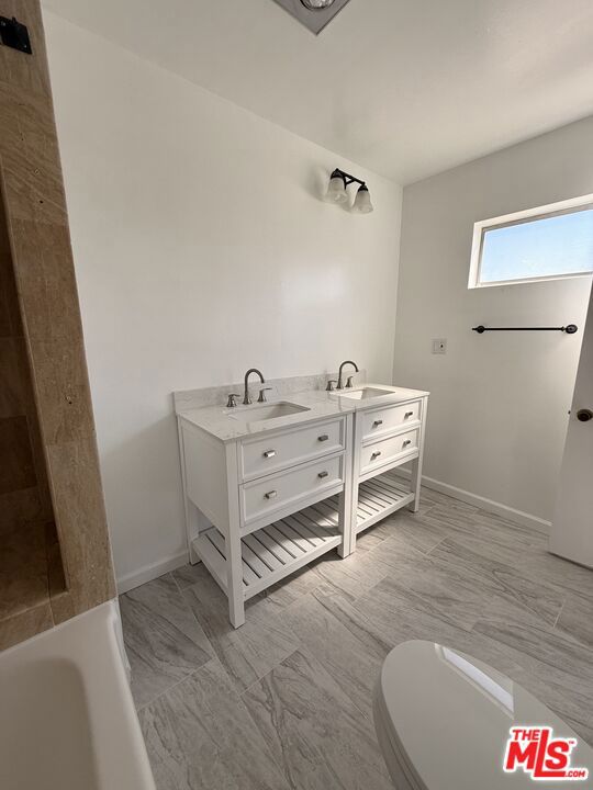 18110 Killllion Street 10 Property Photo 18