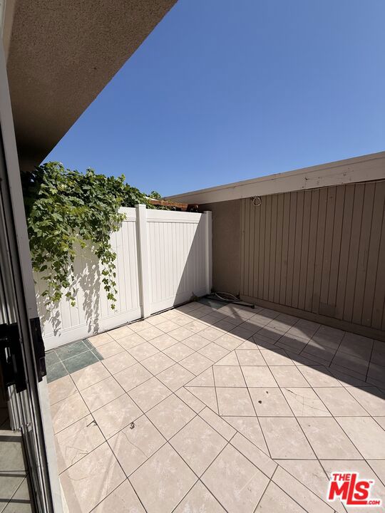 18110 Killllion Street 10 Property Photo 27