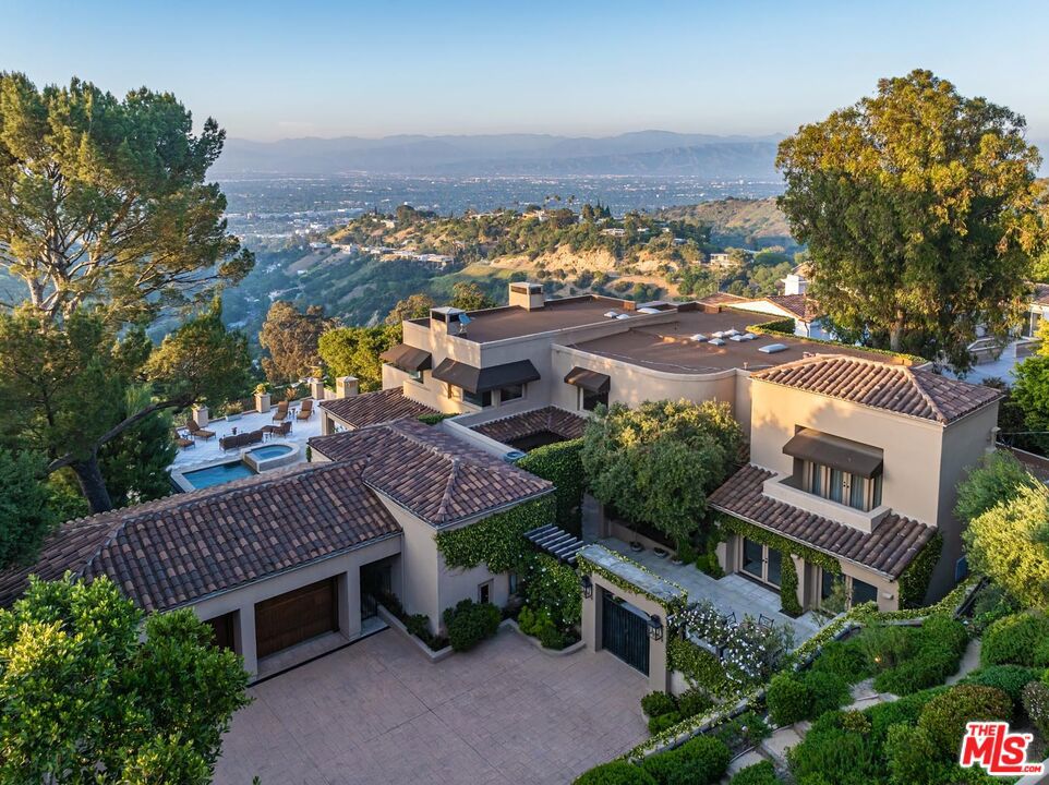 14701 Mulholland Drive Property Photo 3