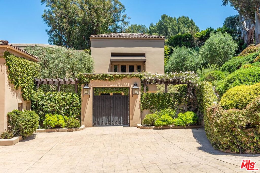 14701 Mulholland Drive Property Photo 4