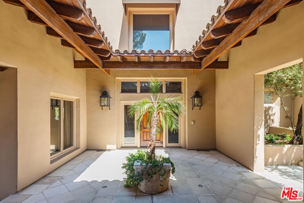 14701 Mulholland Drive Property Photo 8