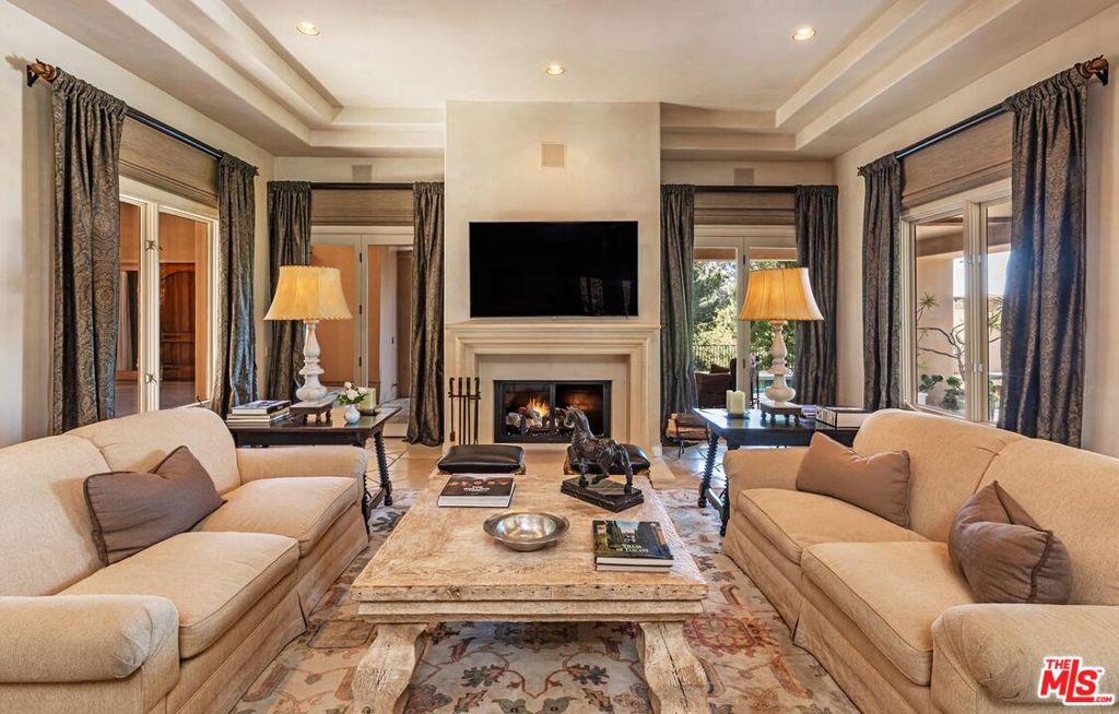 14701 Mulholland Drive Property Photo 10