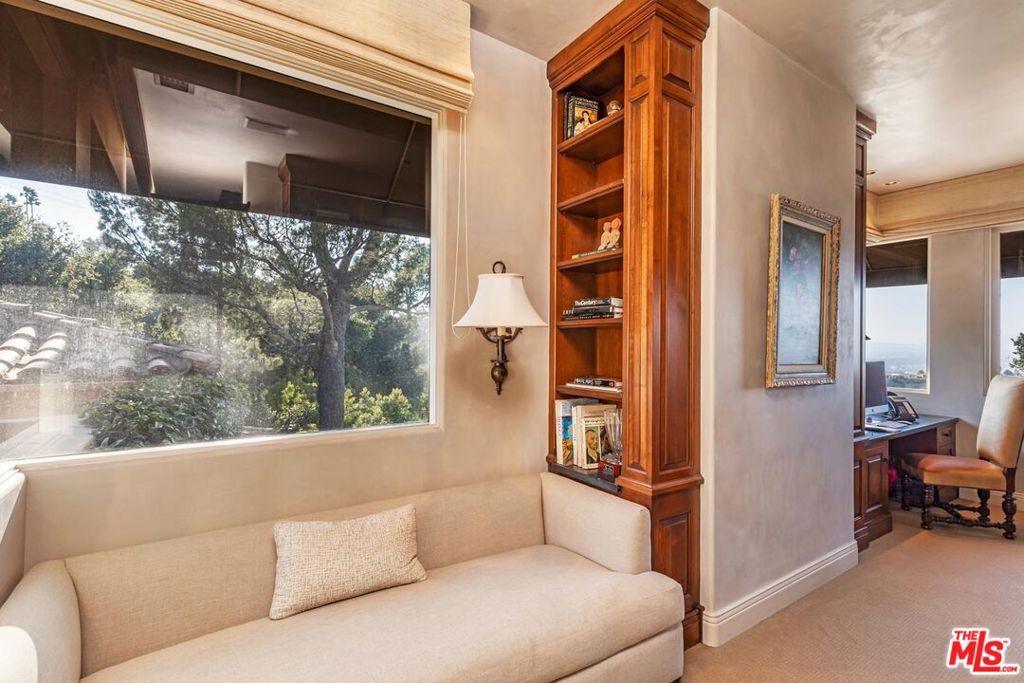 14701 Mulholland Drive Property Photo 21