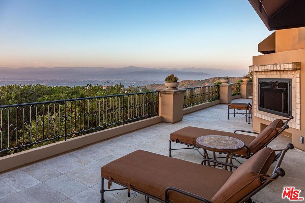 14701 Mulholland Drive Property Photo 22