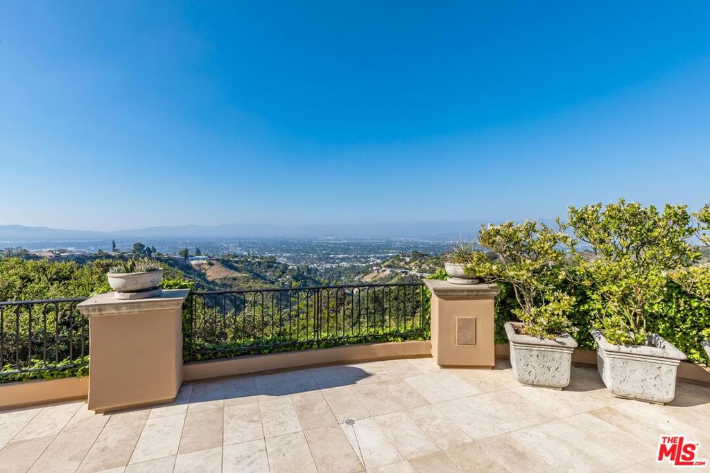 14701 Mulholland Drive Property Photo 24
