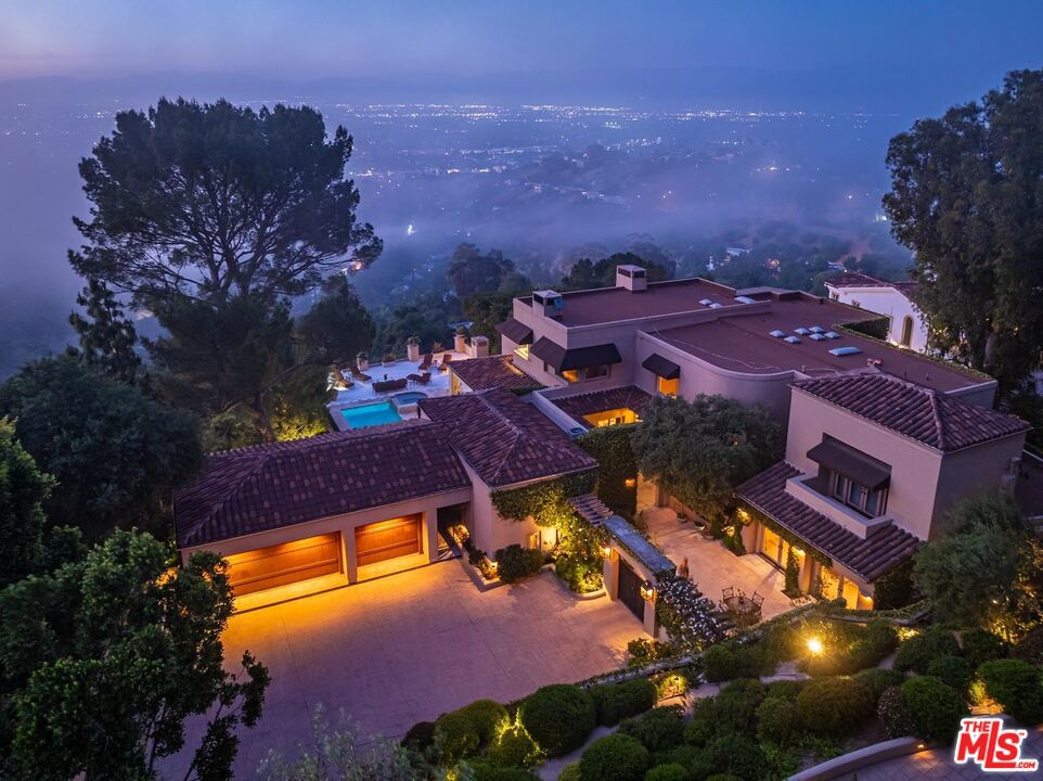 14701 Mulholland Drive Property Photo 34