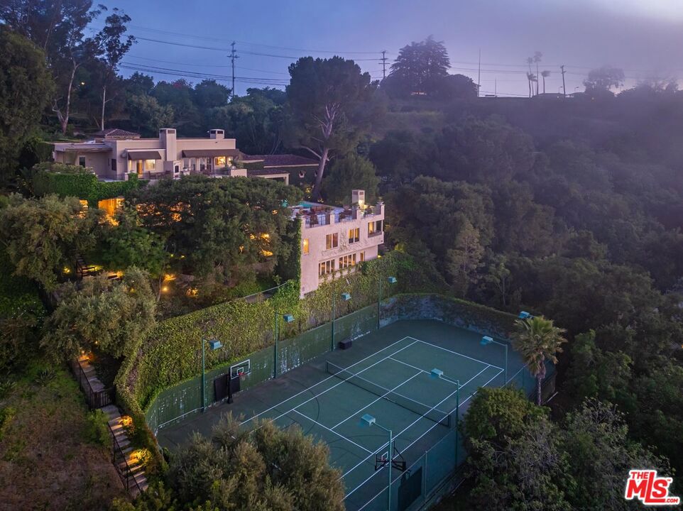 14701 Mulholland Drive Property Photo 35