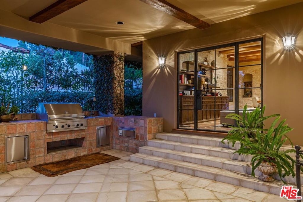 14701 Mulholland Drive Property Photo 36