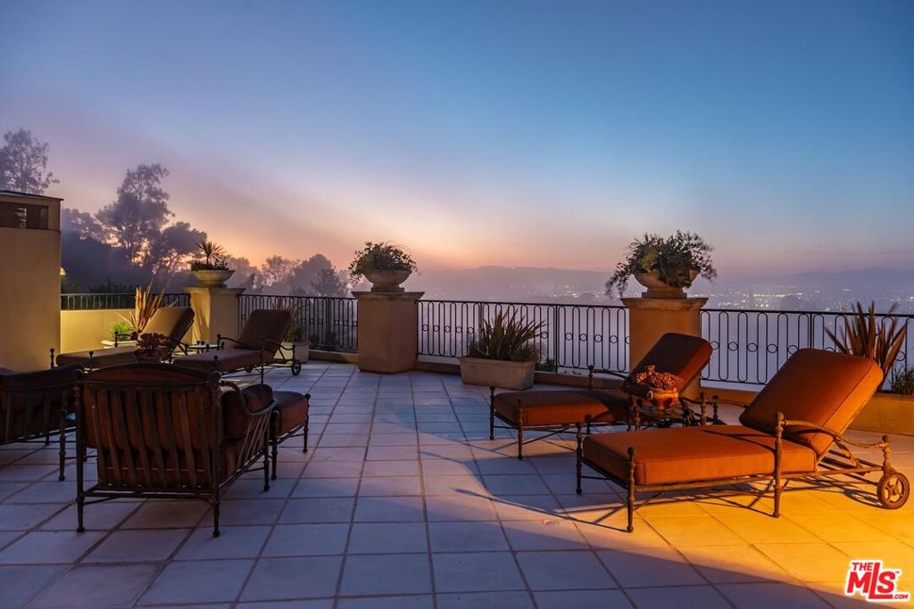 14701 Mulholland Drive Property Photo 39
