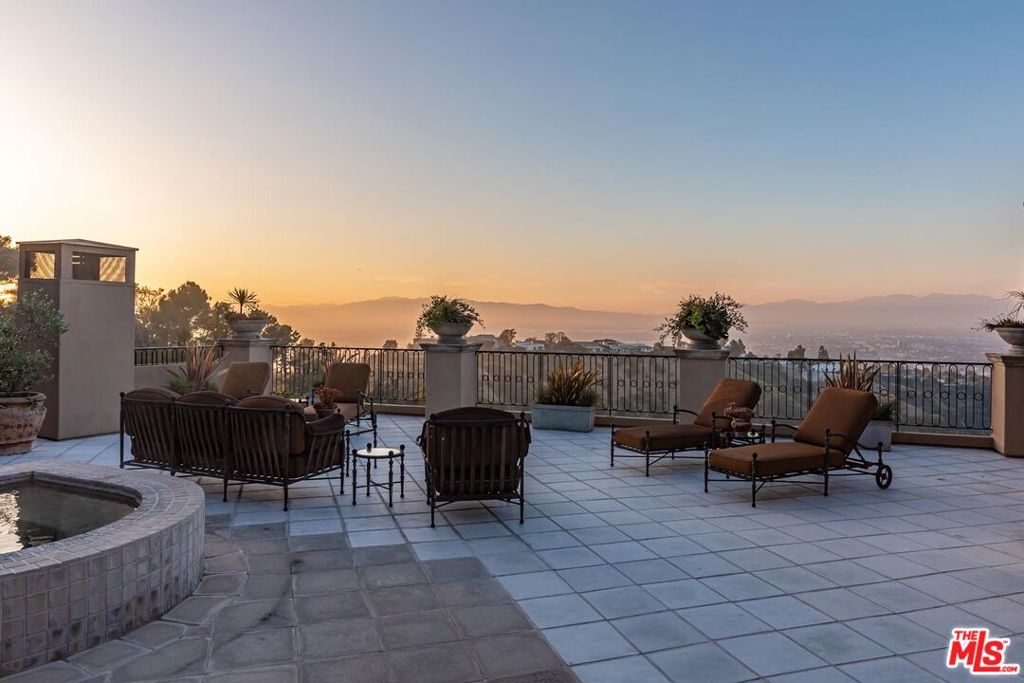 14701 Mulholland Drive Property Photo 41